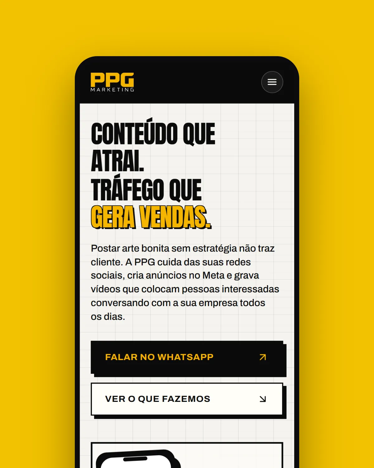Telas do site da PPG Marketing no desktop e no celular, sobre fundo amarelo